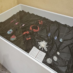 Razstava Čipkast nakit Girona Bienale 2025